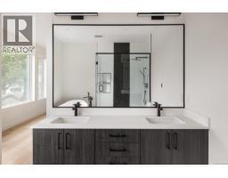 2295 Adela Pl, Sidney, BC V8L1R2 Photo 19