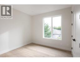 2295 Adela Pl, Sidney, BC V8L1R2 Photo 26