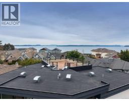 2295 Adela Pl, Sidney, BC V8L1R2 Photo 39