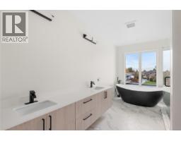 2293 Adela Pl, Sidney, BC V8L1R2 Photo 22