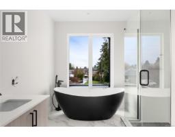 2293 Adela Pl, Sidney, BC V8L1R2 Photo 23