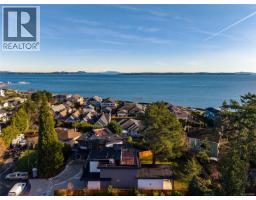 2293 Adela Pl, Sidney, BC V8L1R2 Photo 38