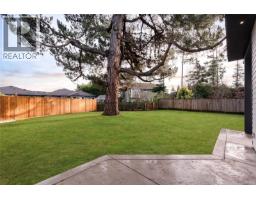 Primary Bedroom - 2293 Adela Pl, Sidney, BC V8L1R2 Photo 6