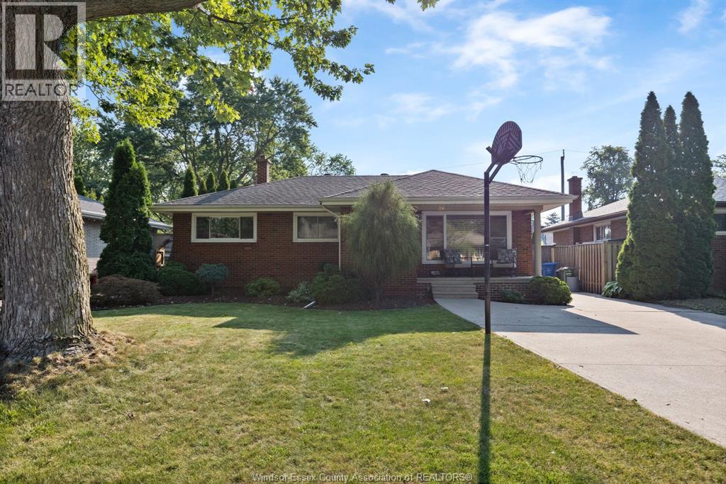 462 DORMAR DRIVE - 2