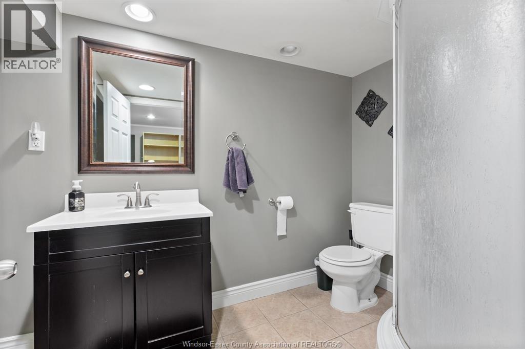 462 DORMAR DRIVE - 32