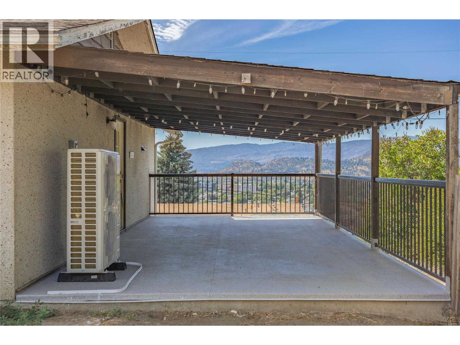  864 McKenzie Road, Kelowna
