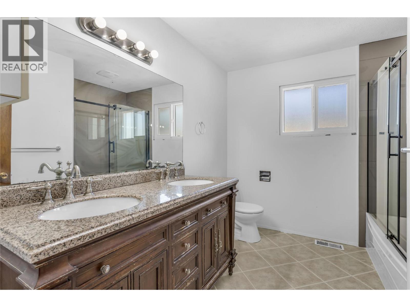  864 McKenzie Road, Kelowna