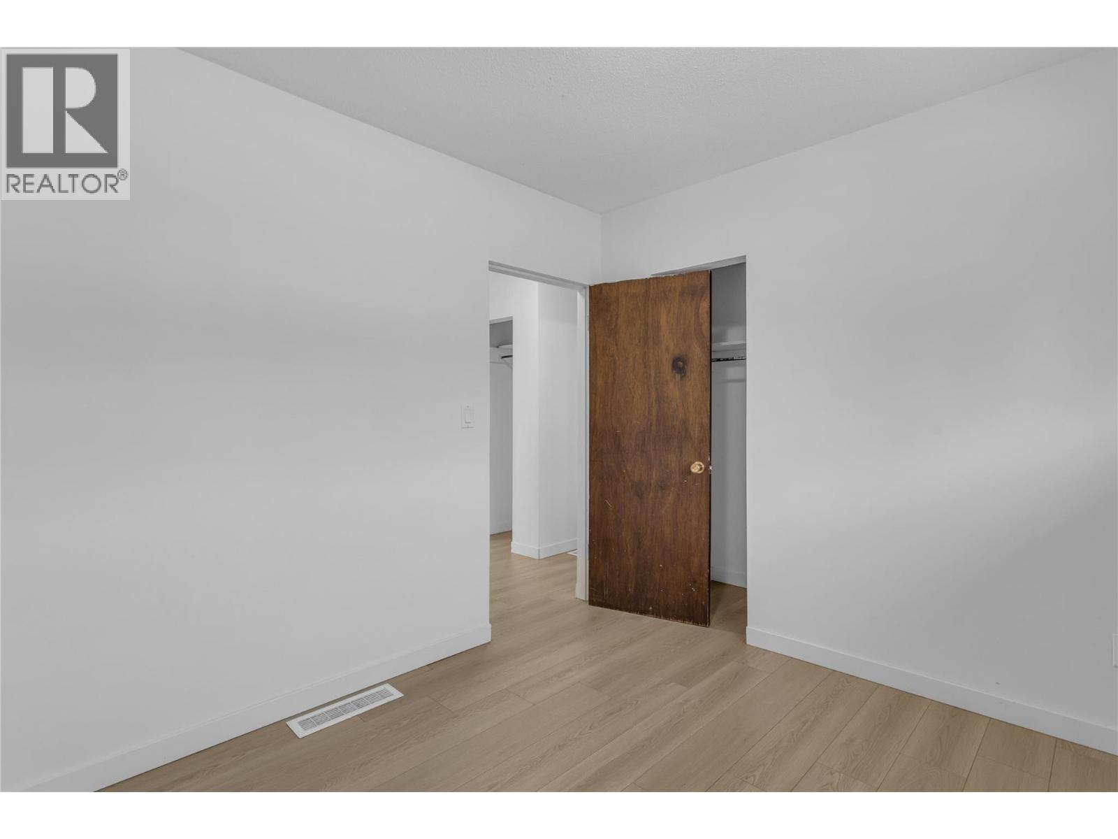  864 McKenzie Road, Kelowna