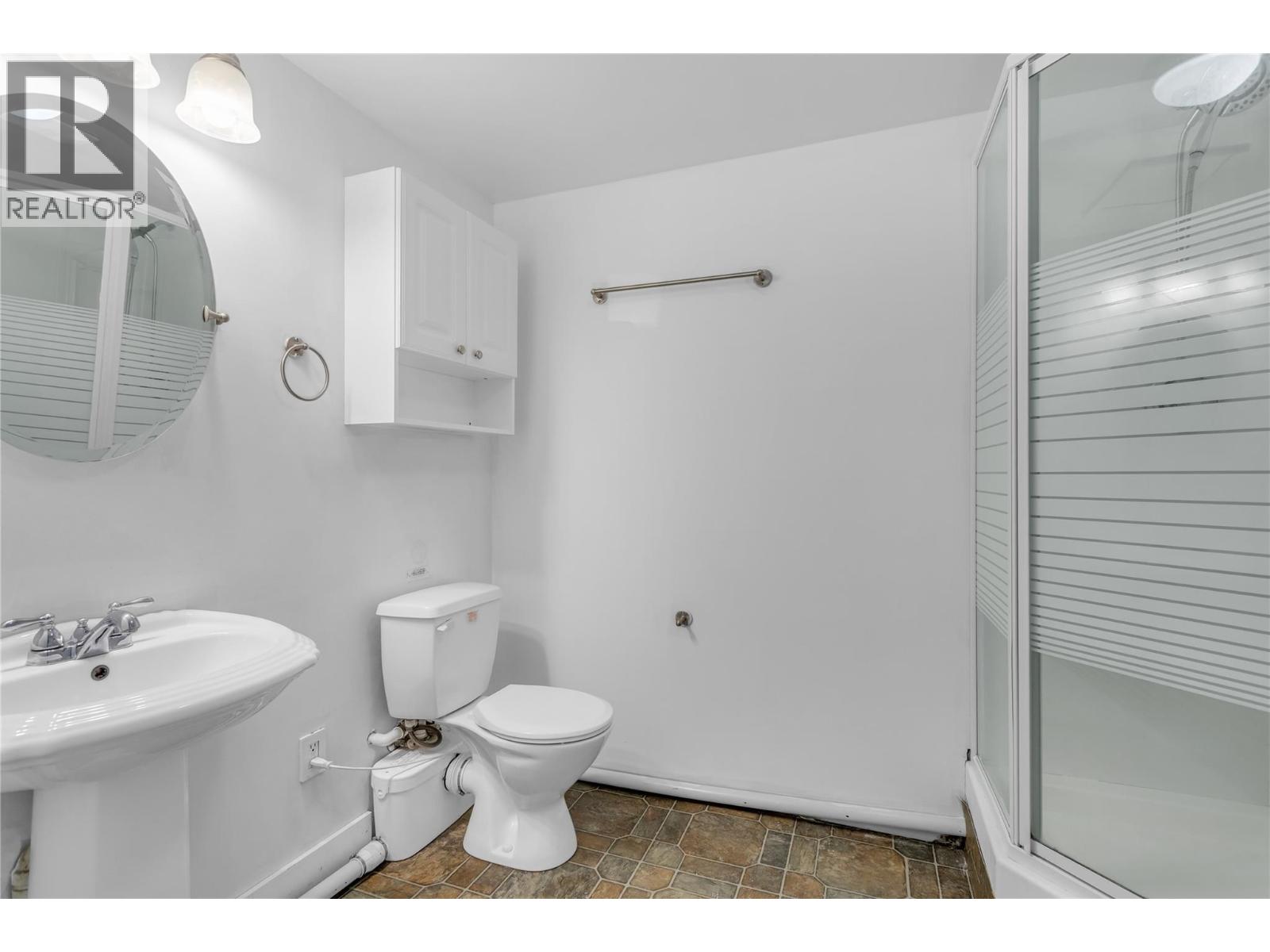  864 McKenzie Road, Kelowna