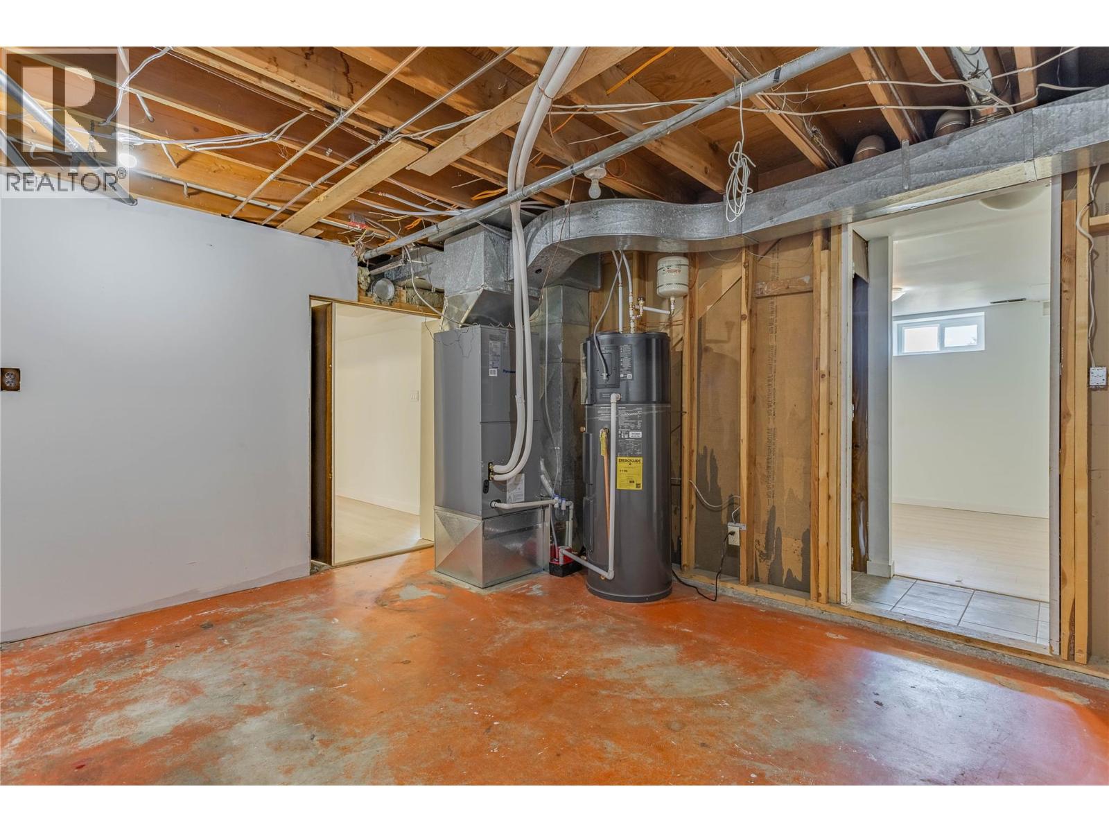  864 McKenzie Road, Kelowna