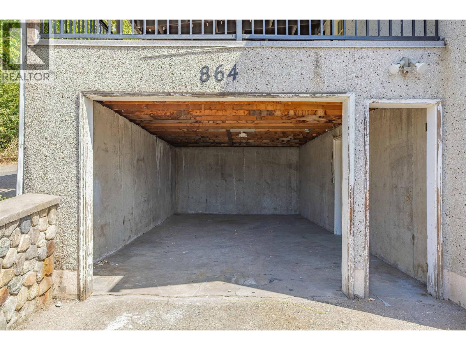  864 McKenzie Road, Kelowna