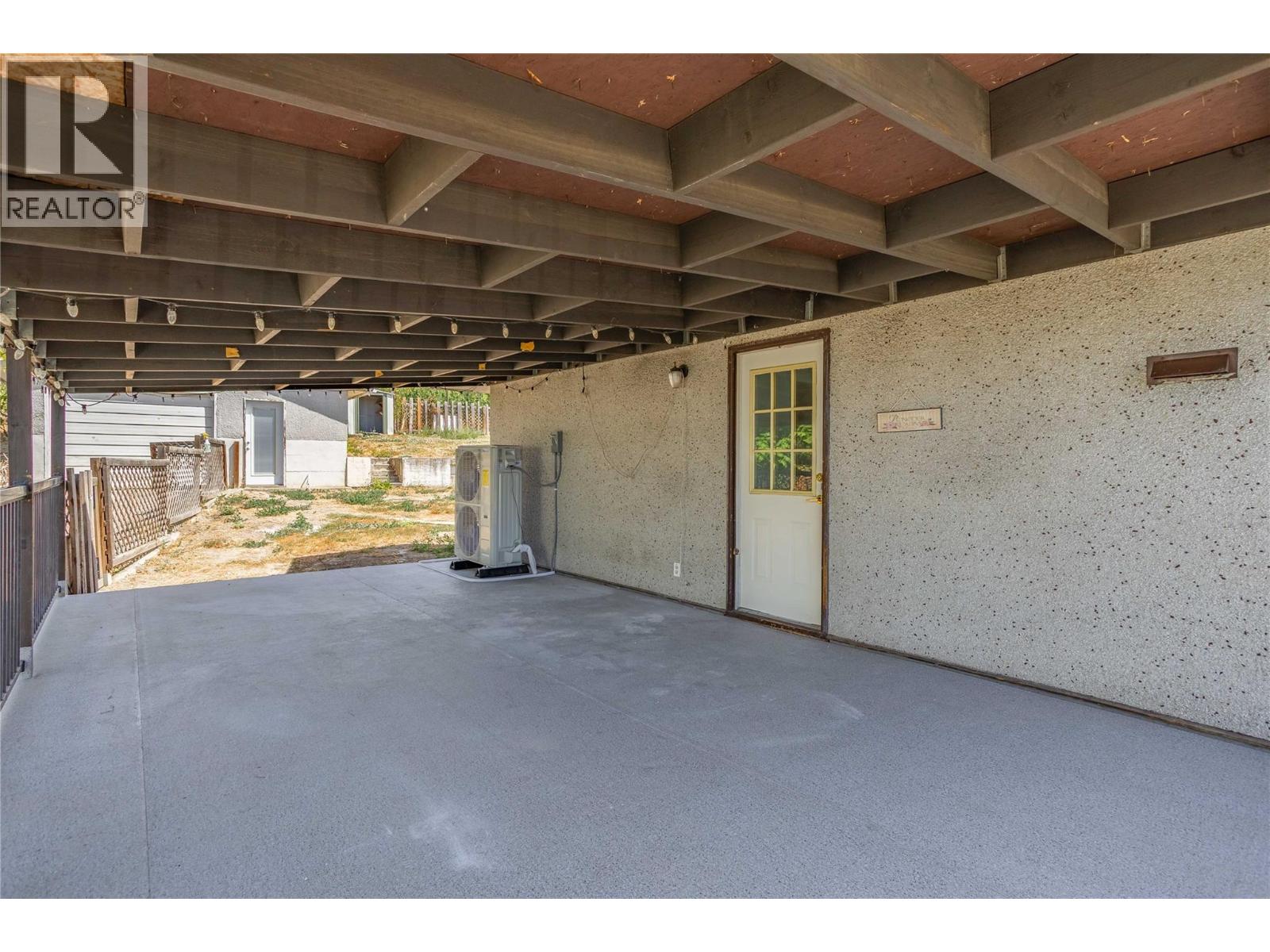  864 McKenzie Road, Kelowna