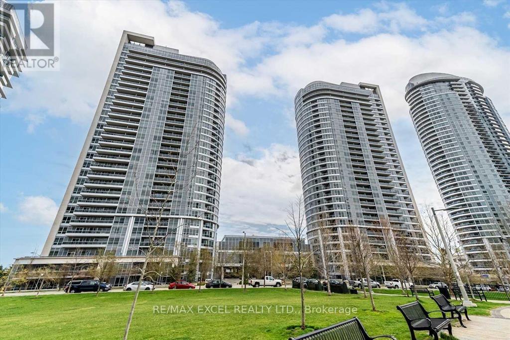 Photo of 151 Village Green Square
