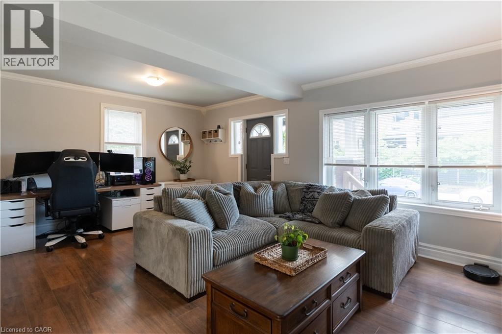 124 BALSAM Avenue N - Image 10