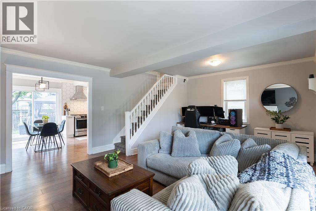 124 BALSAM Avenue N - 11
