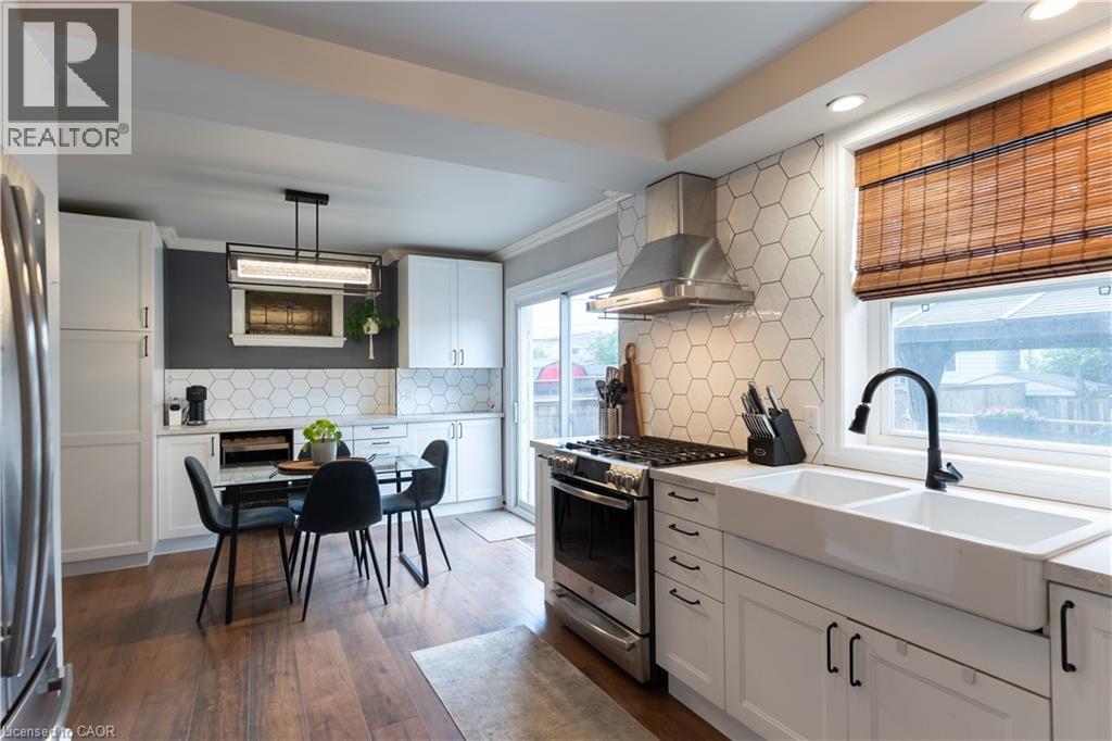 124 BALSAM Avenue N - Image 32