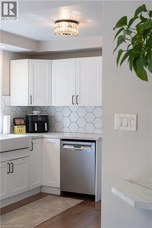 124 BALSAM Avenue N - Image 33