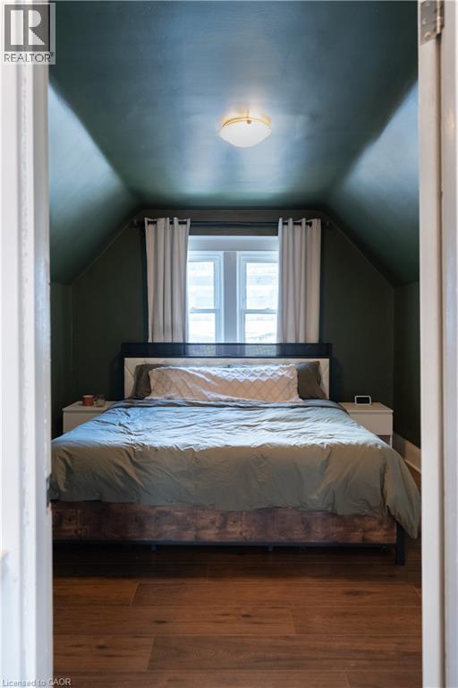 124 BALSAM Avenue N - Image 35