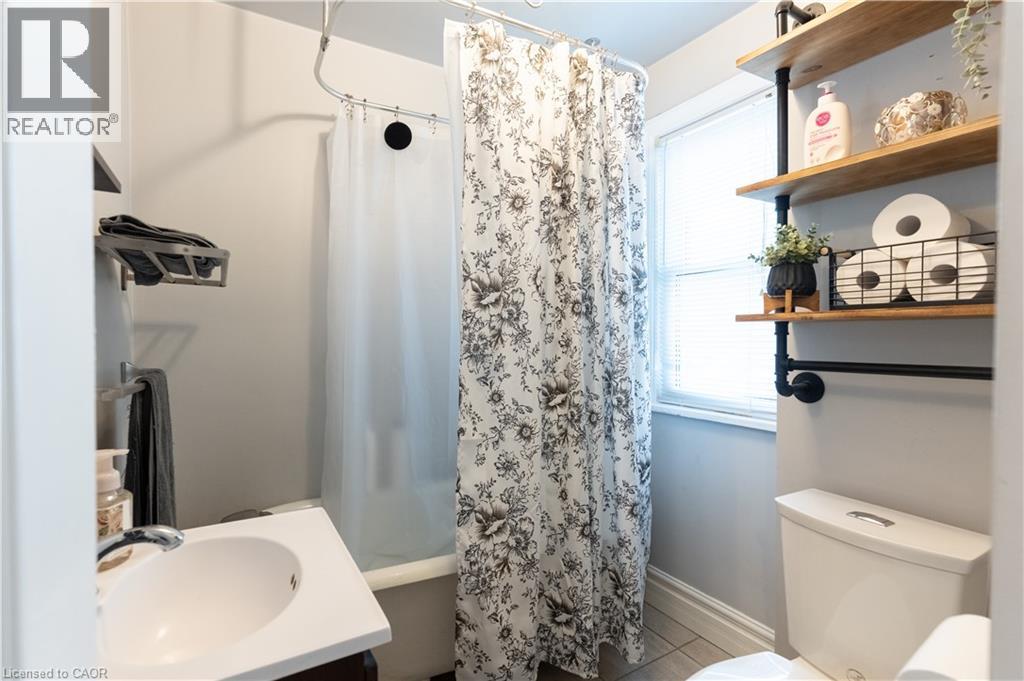 124 BALSAM Avenue N - Image 38