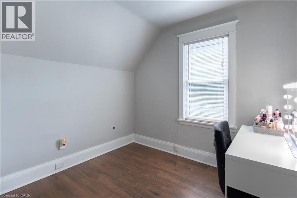 124 BALSAM Avenue N - Image 41