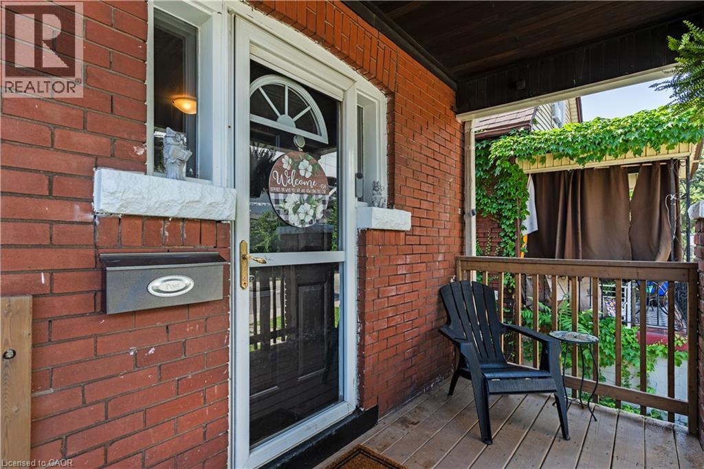 124 BALSAM Avenue N - Image 6