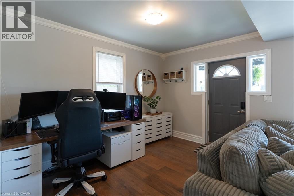 124 BALSAM Avenue N - Image 7