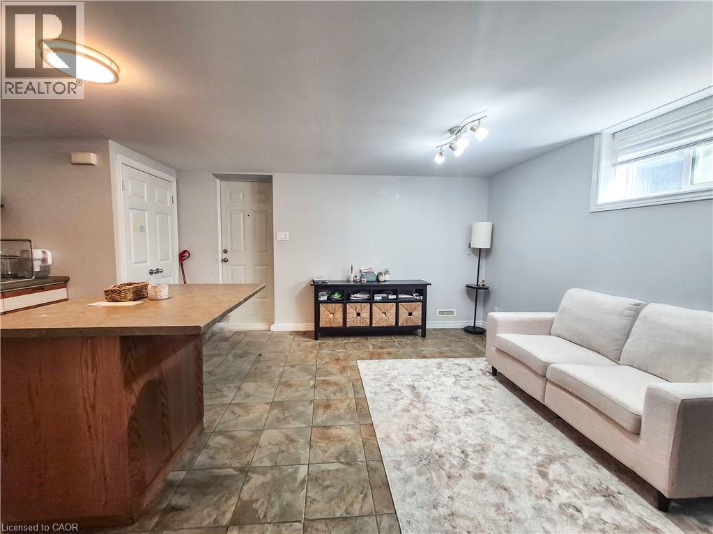 326 VICTORIA Street S Unit# B — photo 3