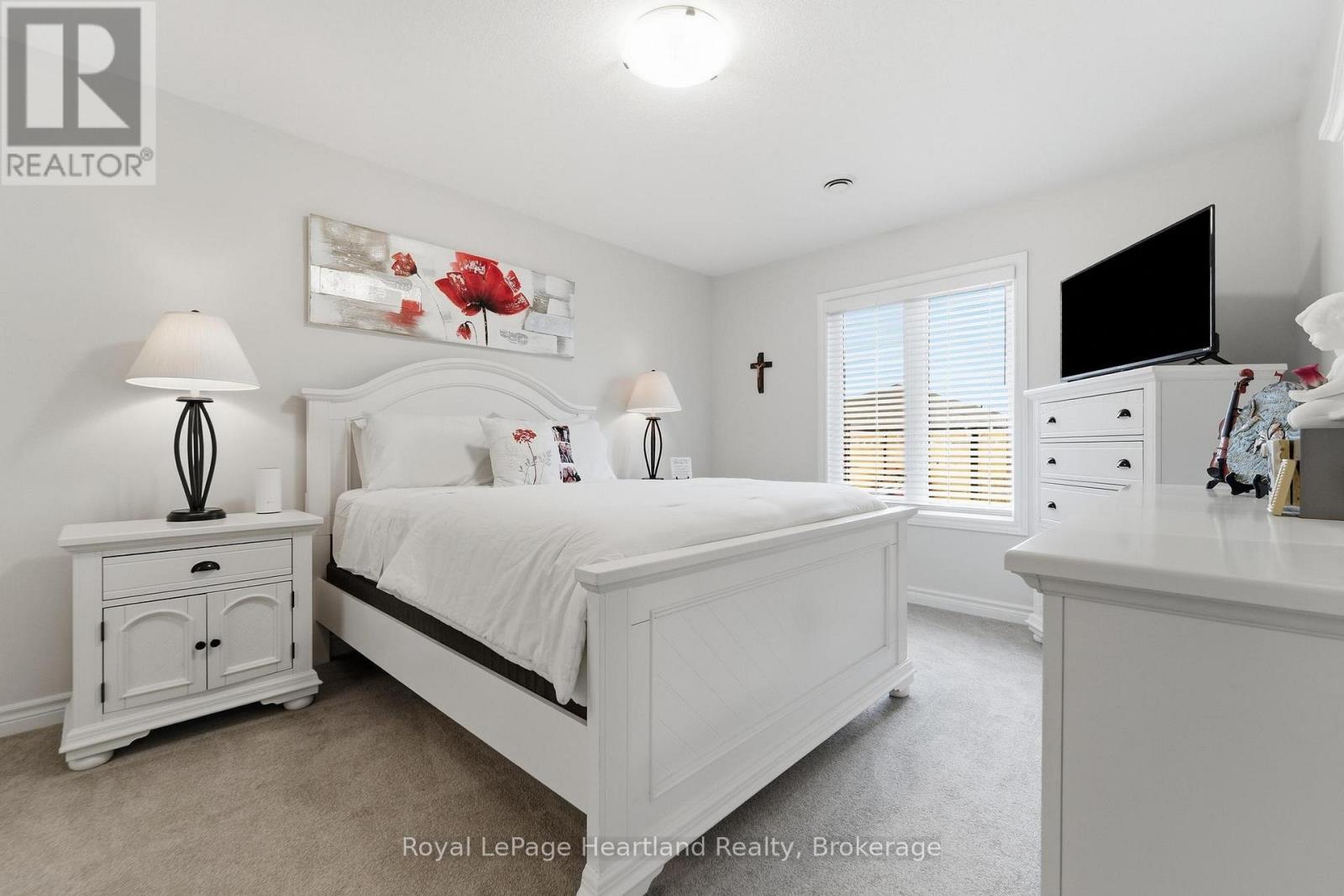 251 LAKE BREEZE DRIVE - 16
