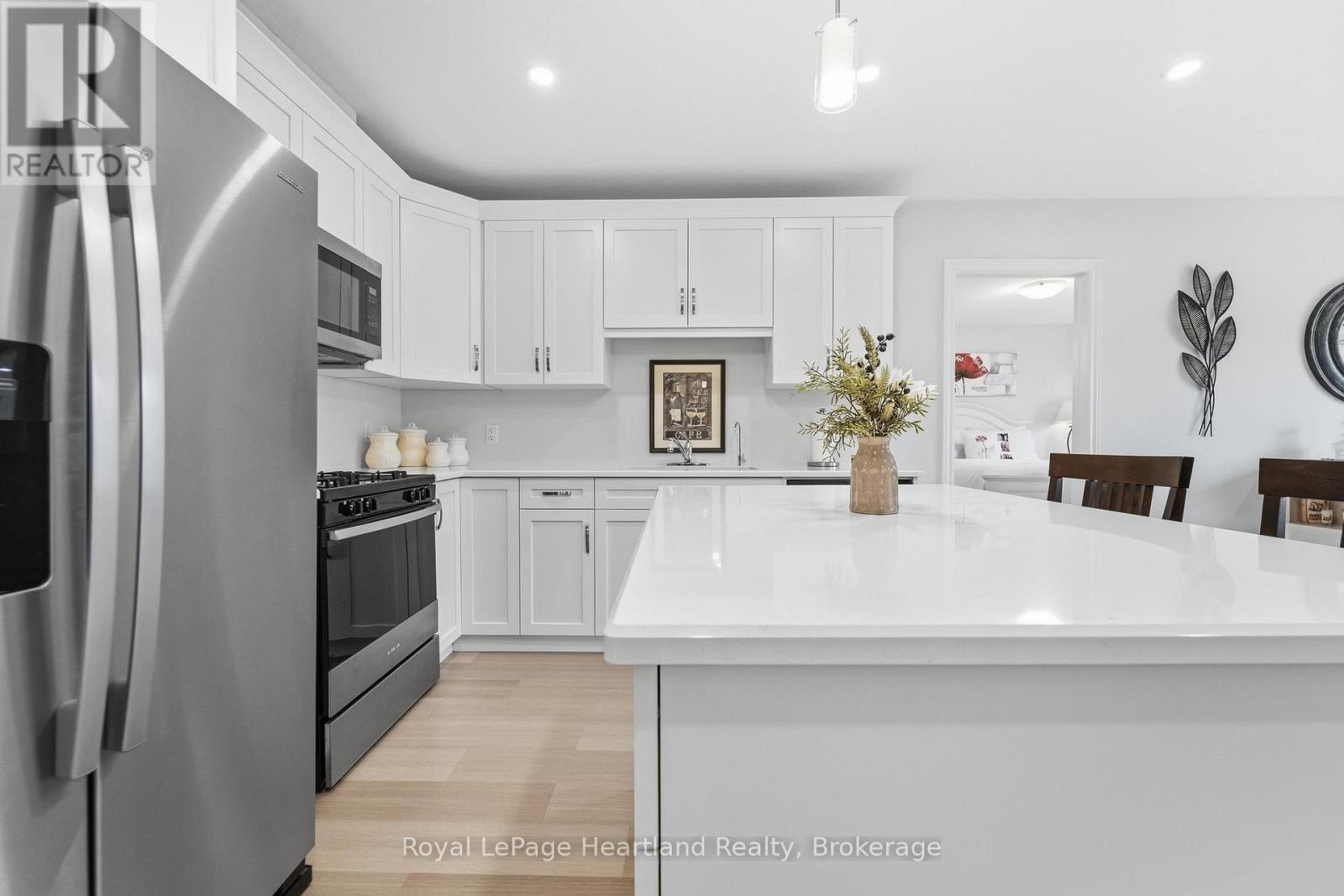 251 LAKE BREEZE DRIVE - 5
