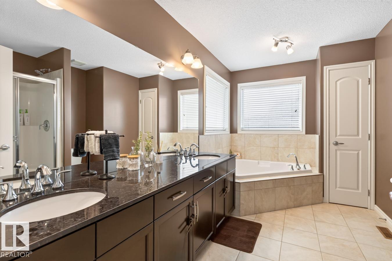 931 REGENCY DR - 25