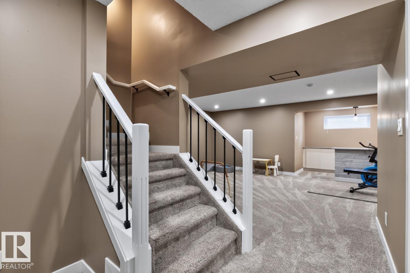 931 REGENCY DR - Image 31