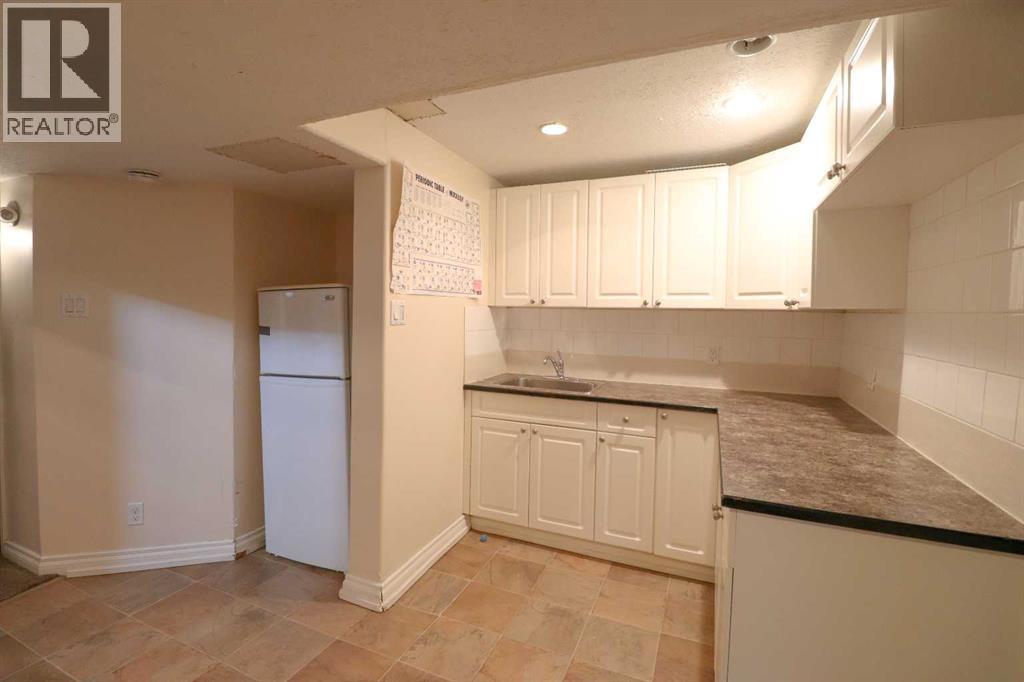 71 Laval Boulevard W - 25