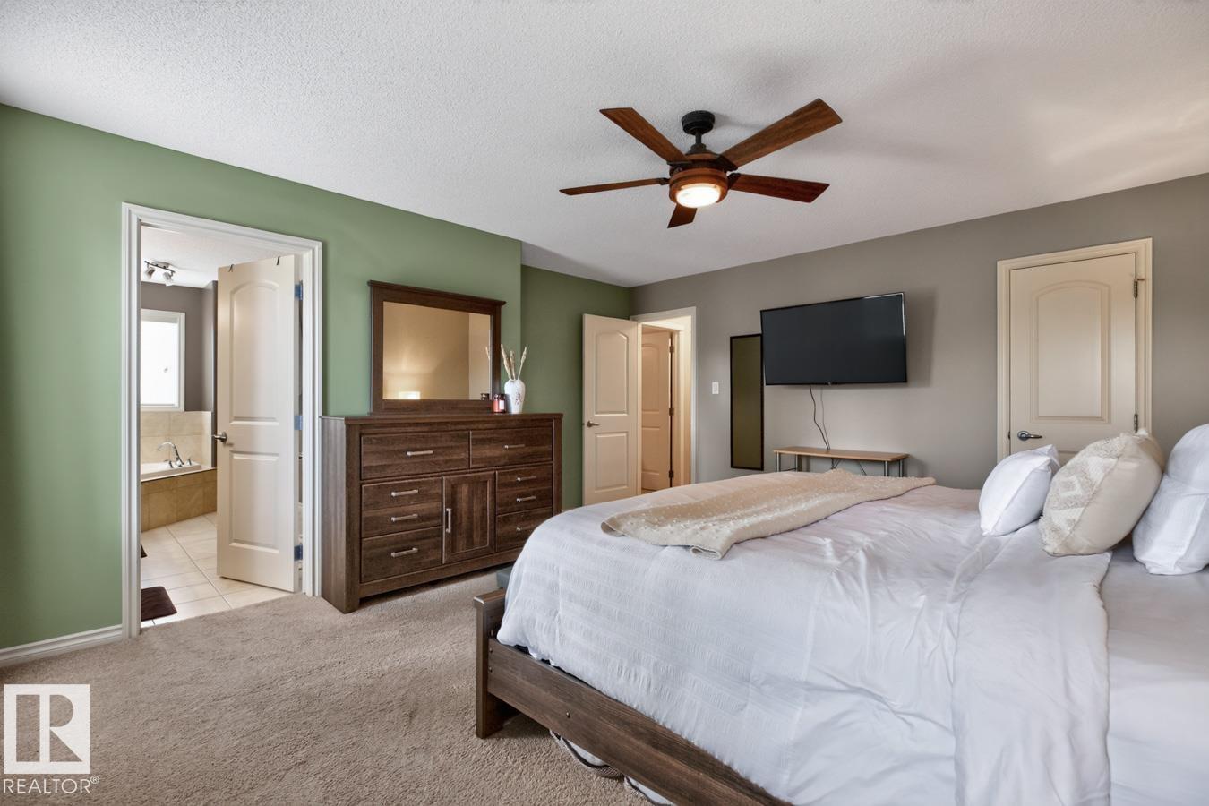 931 REGENCY DR - 24