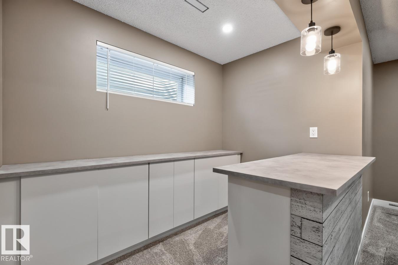 931 REGENCY DR - 35
