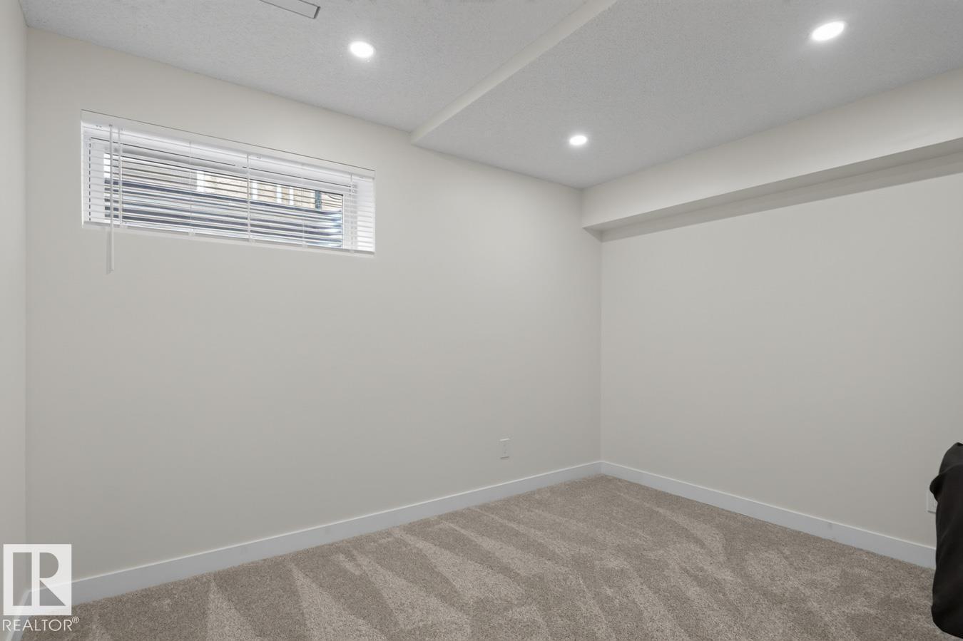 931 REGENCY DR - Image 36