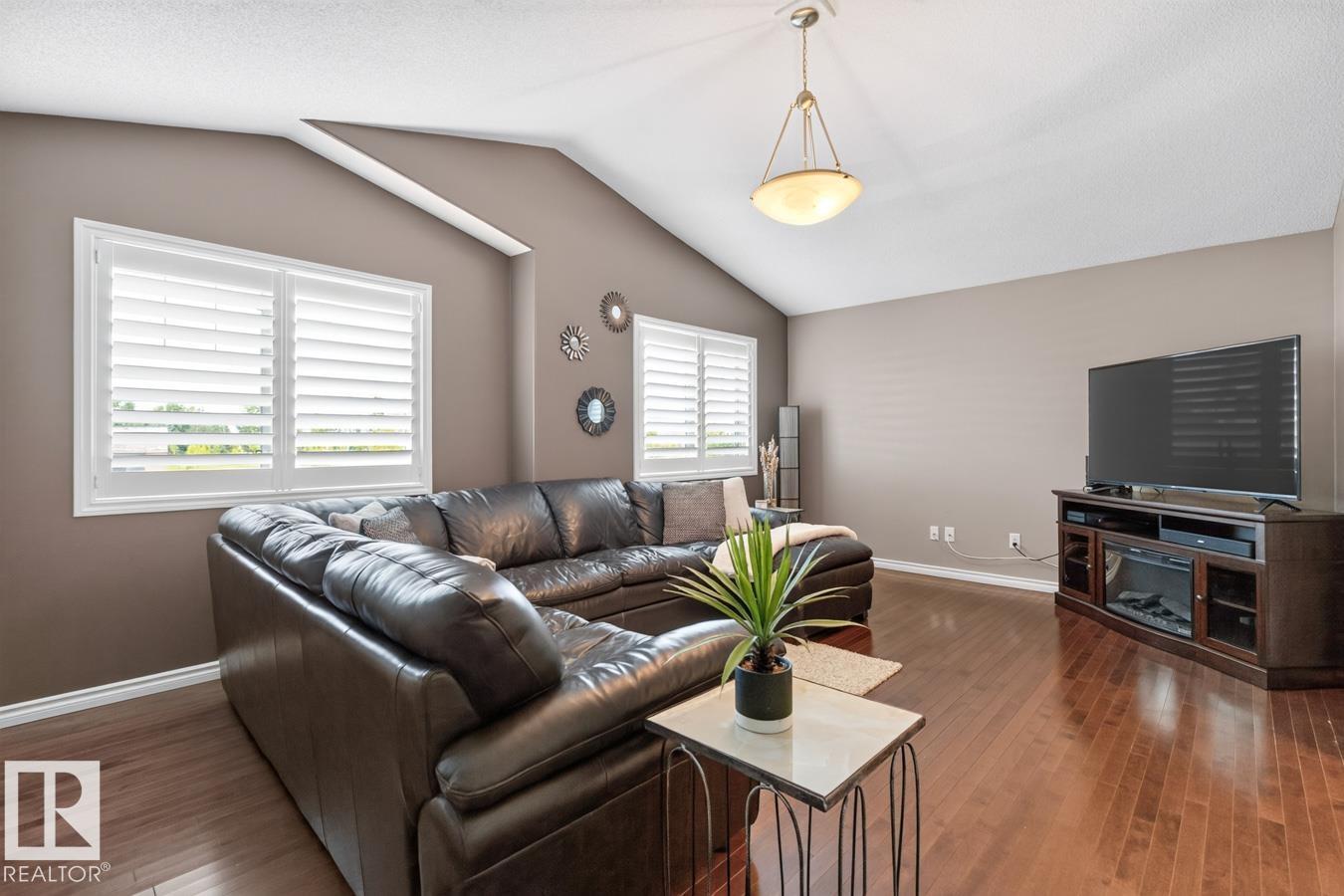 931 REGENCY DR - Image 20