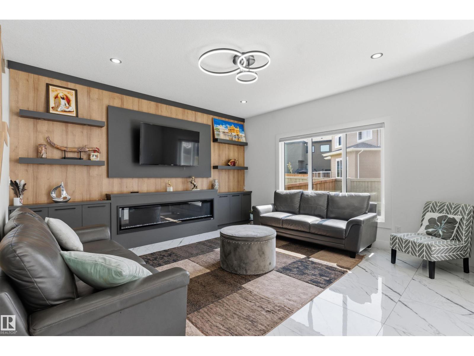 1809 18A AV NW - 11