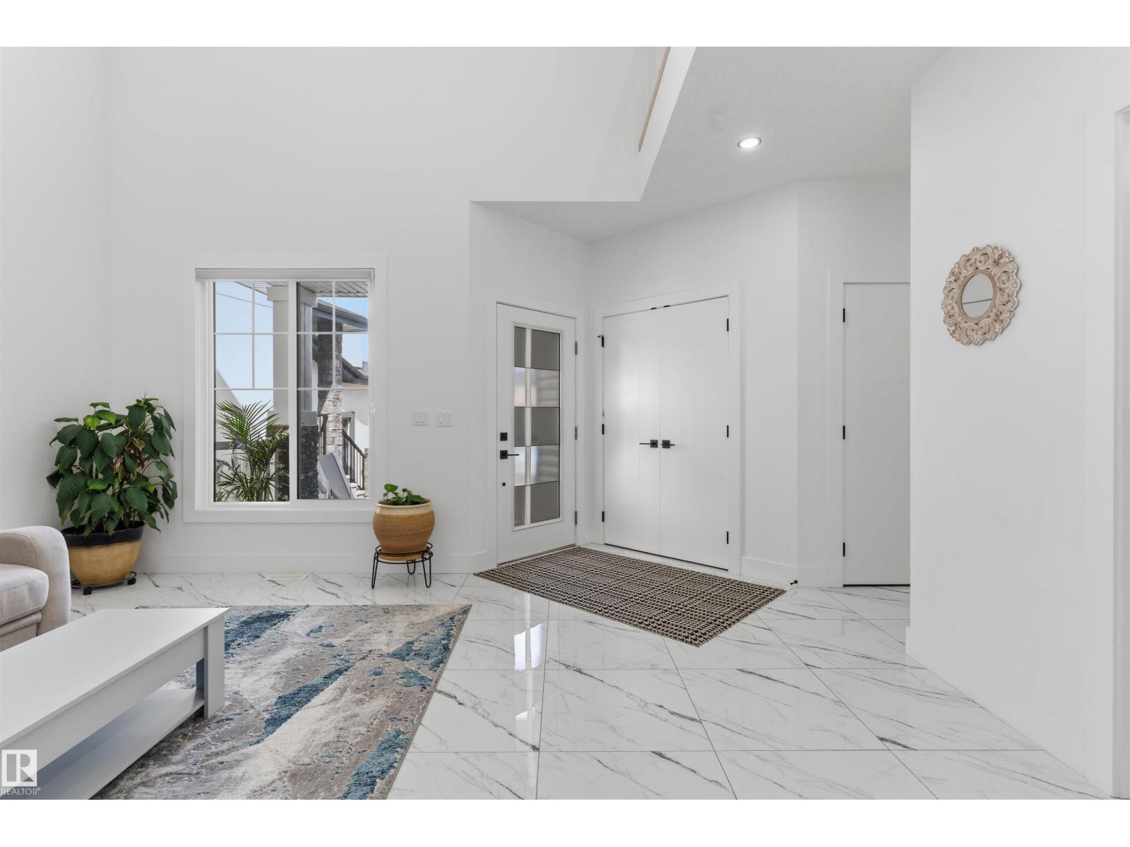 1809 18A AV NW, Laurel, Edmonton photo 2
