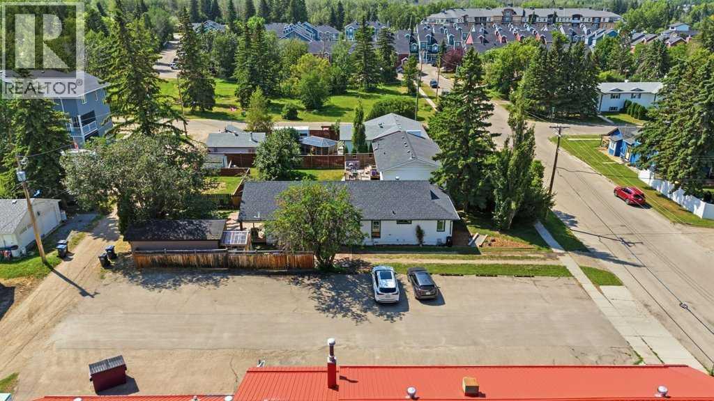 5127 50 A Avenue - 45