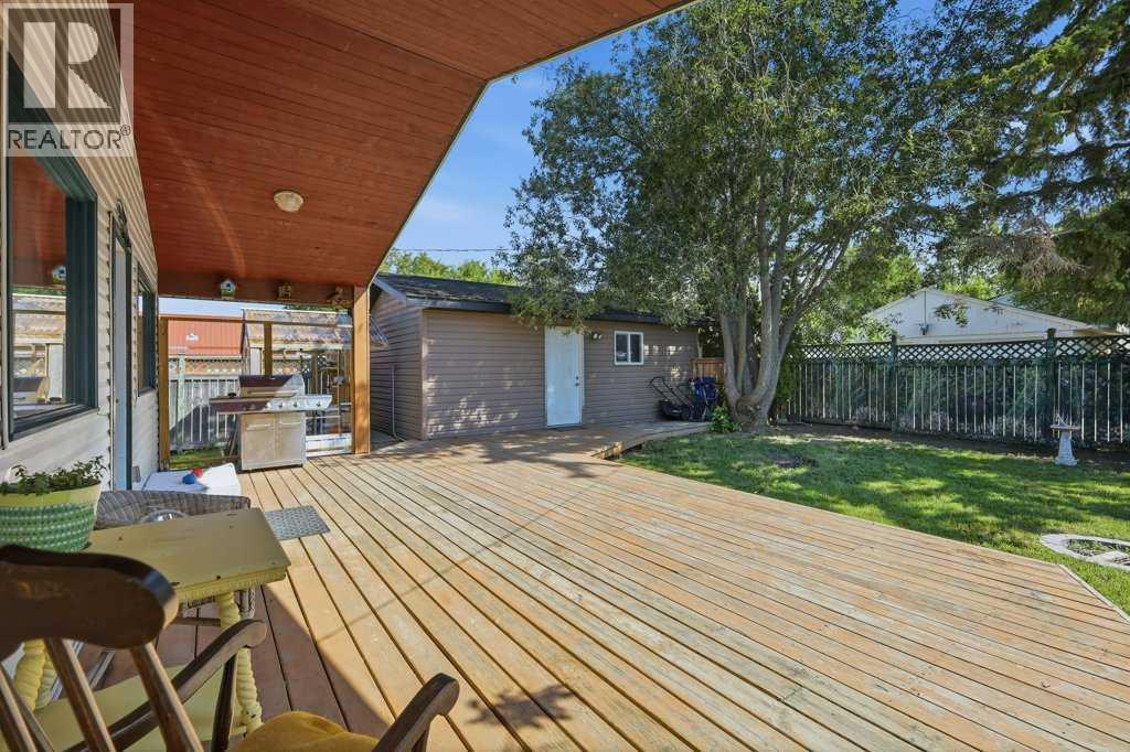 5127 50 A Avenue - 35