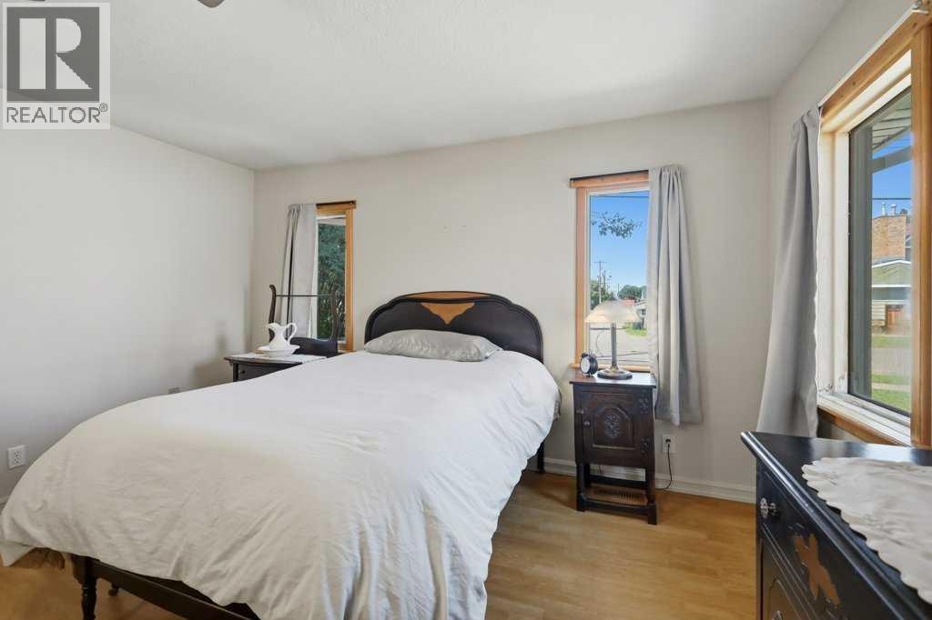 5127 50 A Avenue - 20