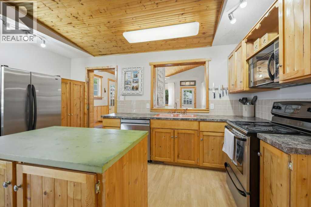 5127 50 A Avenue - 9