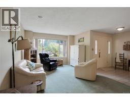 Living room - 2370 Larsen Rd, Shawnigan Lake, BC V8H2E7 Photo 11