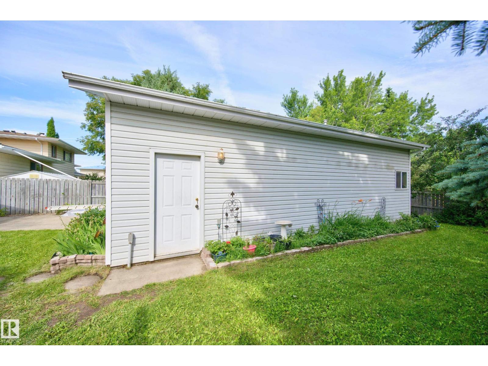 5 Melrose CR - 64