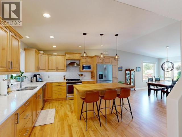 7066 QUALICUM WAY - Image 34