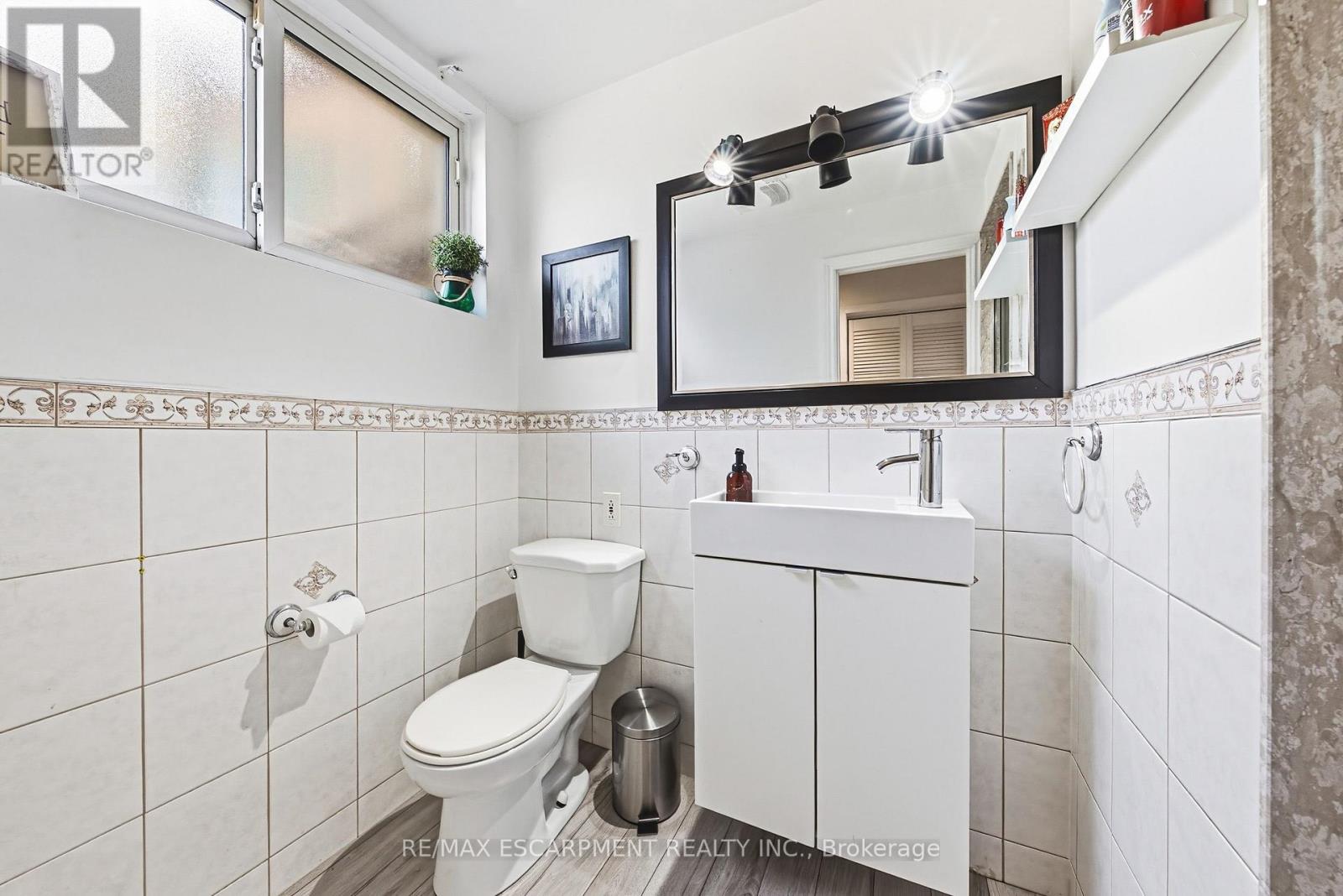 364 FENNELL AVENUE W - Image 30