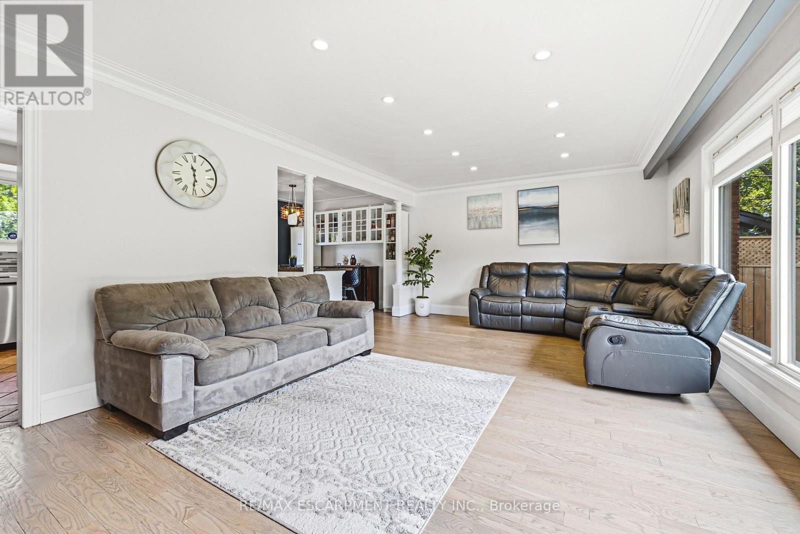 364 FENNELL AVENUE W - Image 12