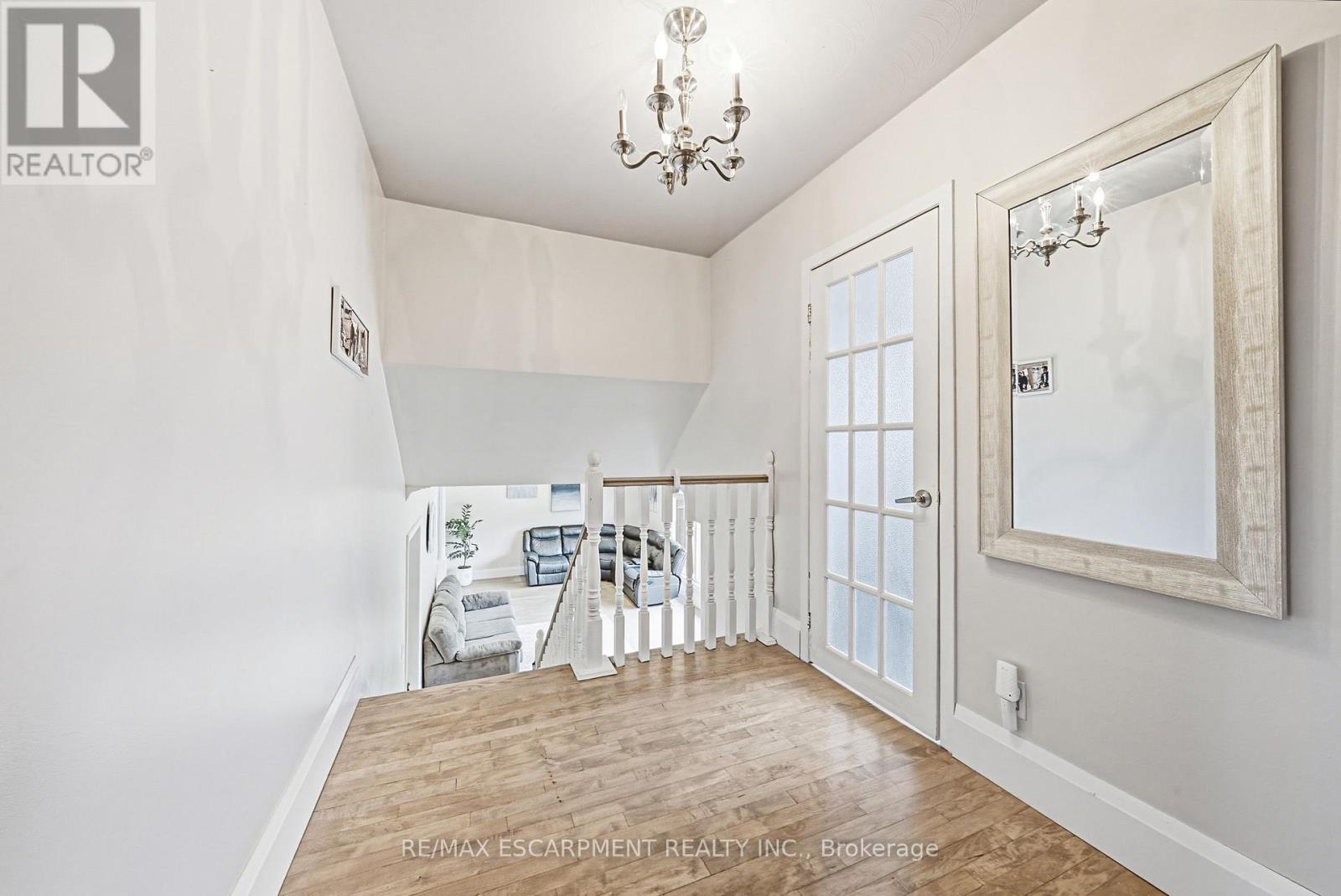 364 FENNELL AVENUE W - Image 17