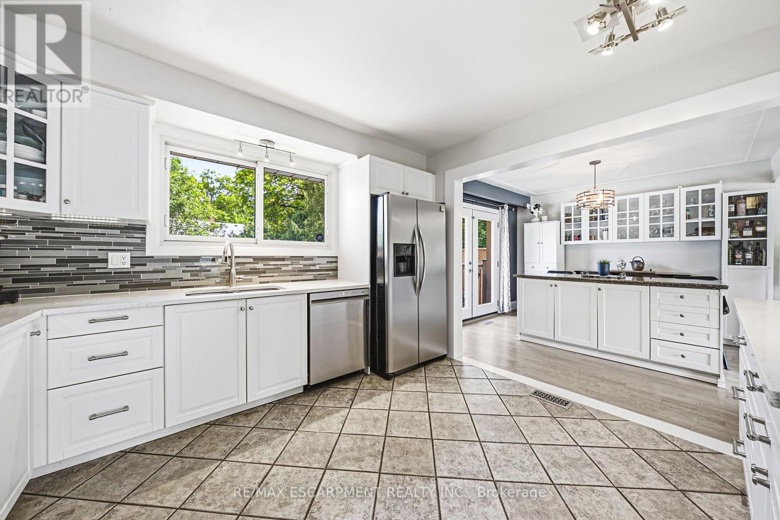 364 FENNELL AVENUE W - Image 7