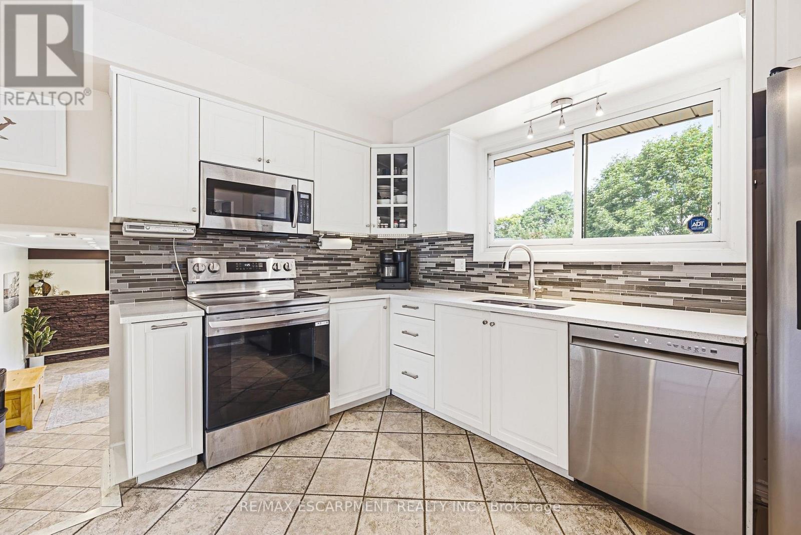 364 FENNELL AVENUE W - Image 8